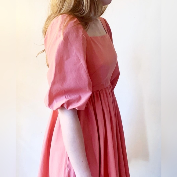 Puff sleeve Barbie pink dress by Emma Knudsen - Picture 3 of 4